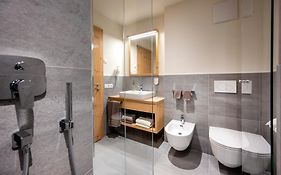 Martina Breakfast Lodge